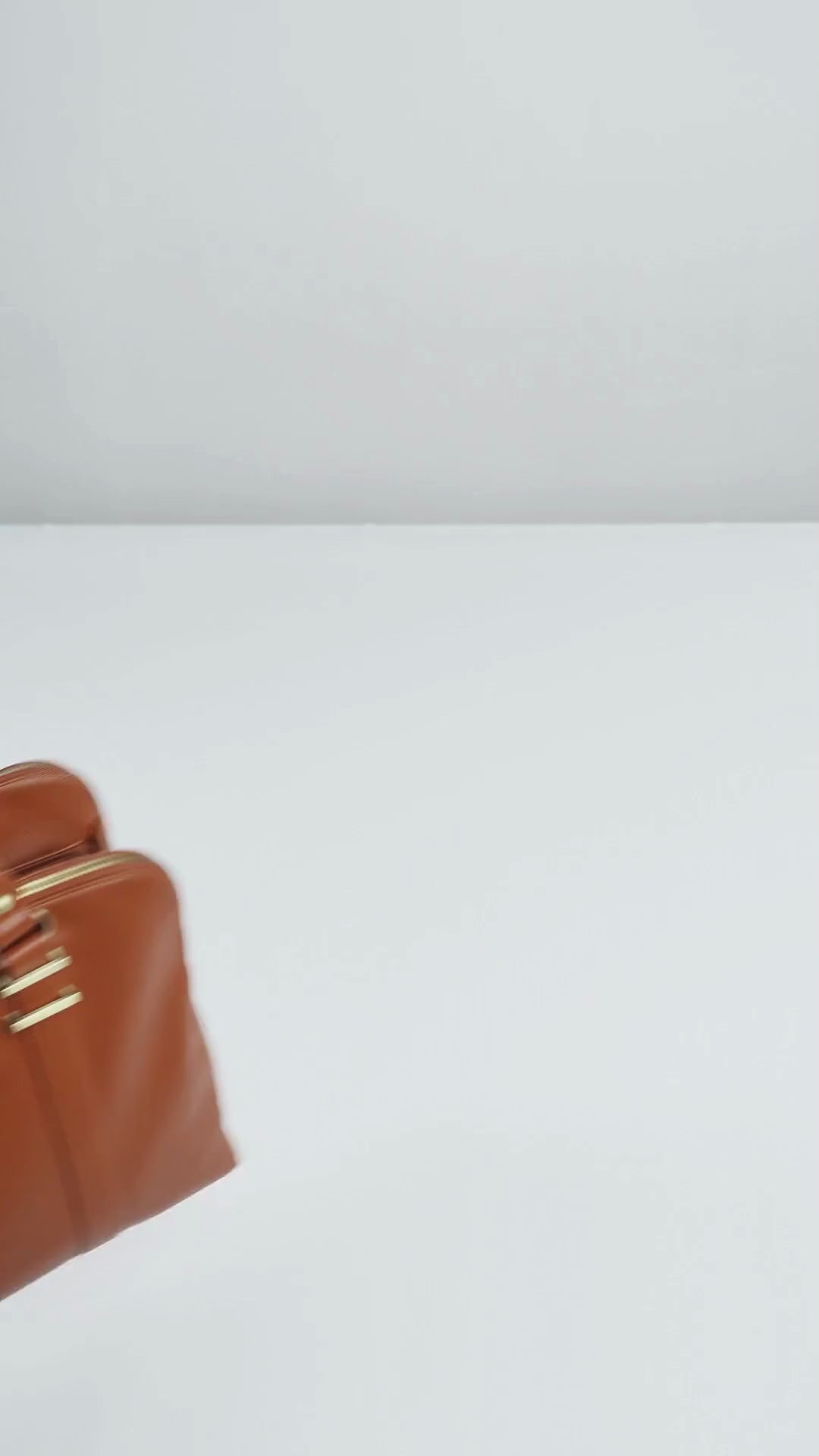 Load video: Victoria Iconic Laptop Tote - Fits up to 14" - Camel